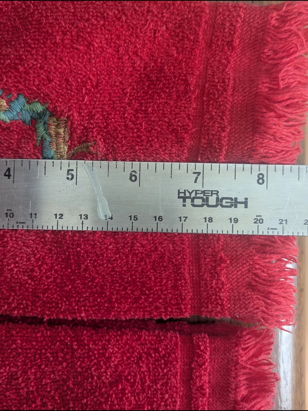 Guest Towels - Set of 2 Vintage Red Christmas Wreath Fringed